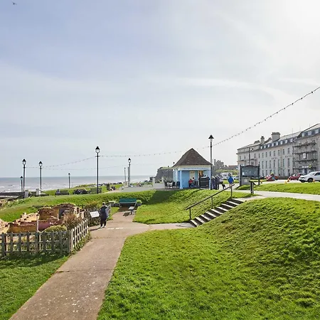 Host & Stay - Seaview Retreat Whitby Esterno foto