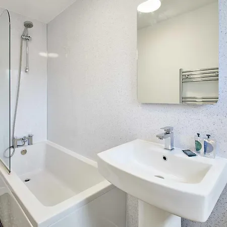 Host & Stay - Seaview Retreat Whitby Esterno foto