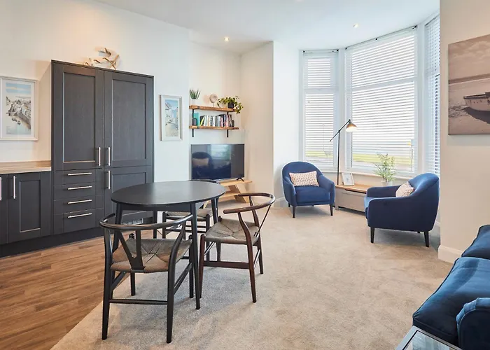 Host & Stay - Seaview Retreat