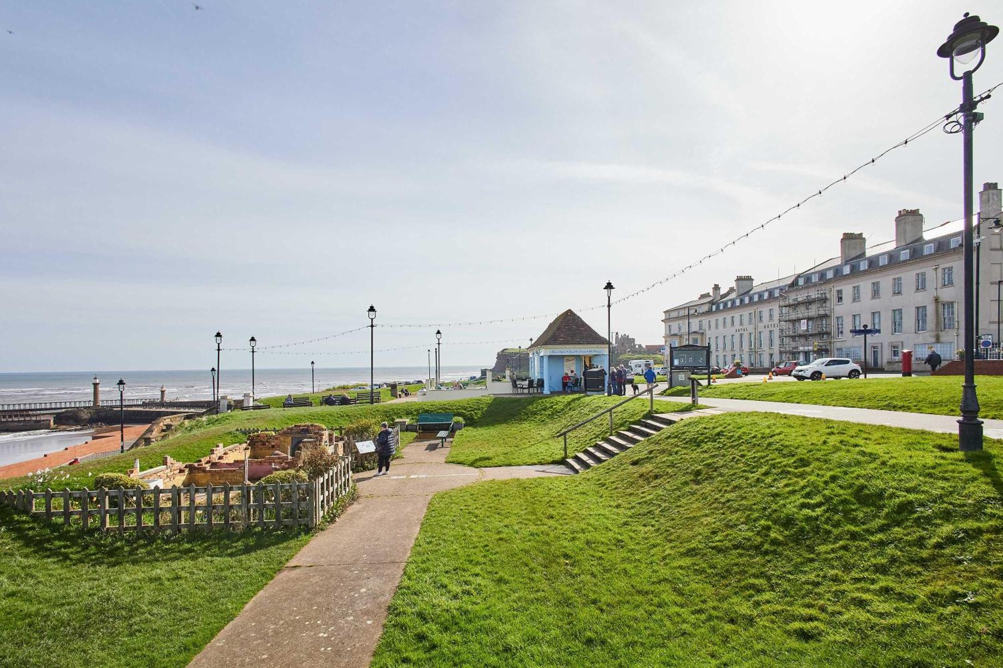 Host & - Seaview Retreat