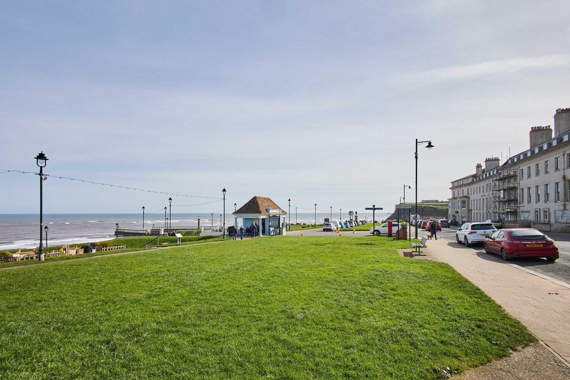 Host & - Seaview Retreat
