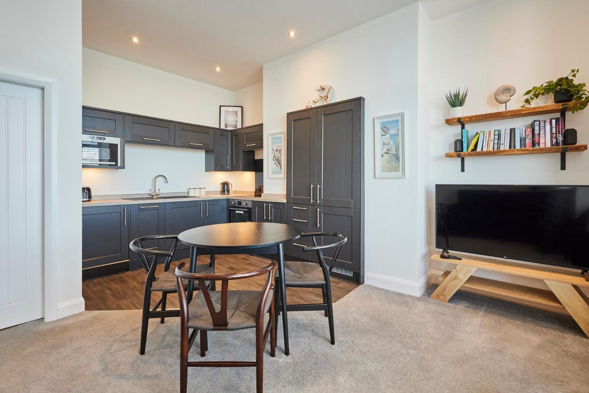 Host & - Seaview Retreat